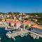 TEONA Luxury Studio Apartment with jacuzzi and garden view