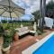 Villa Euthalia pool and jacuzzi Etna e Taormina