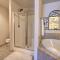 Pet-Friendly Townhome with Hot Tub in Redmond!