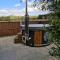 Beautiful barn with private log fired hot tub - Maidstone