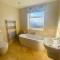 Acacia Breezes - Delightful Scarborough Semi