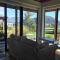 Stunning Scandi Style Room Overlooking Lake Wanaka - Wanaka