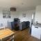 Beau - Brambles Chine, Colwell Bay - 5 star WiFi - Short walk to The Hut and beach - 1 night stays available - Ferry offers