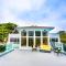 Luxury Beachfront Penthouse Walk to the Beach Restaurants Entertainment