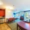 Metro PHX downstairs STUDIO sleeps 4 ADA Accessible - 凤凰城