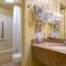 Econo Lodge Inn & Suites Maingate Central