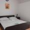 Apartments Ivica - Beachfront