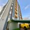 ZAHA Vacation Home 3 - Elegant & Spacious 2 br family apt, Shahrah e Faisal - Carachi