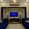 ZAHA Vacation Home 3 - Elegant & Spacious 2 br family apt, Shahrah e Faisal - Carachi