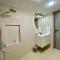ZAHA Vacation Home 3 - Elegant & Spacious 2 br family apt, Shahrah e Faisal - Carachi