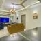 ZAHA Vacation Home 3 - Elegant & Spacious 2 br family apt, Shahrah e Faisal - Carachi