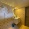 ZAHA Vacation Home 3 - Elegant & Spacious 2 br family apt, Shahrah e Faisal - Carachi