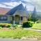 F3 Fairway Village Condo with great mountain views, 8 minute walk from Omni Mount Washington Hotel!