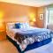F3 Fairway Village Condo with great mountain views, 8 minute walk from Omni Mount Washington Hotel!
