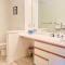 F3 Fairway Village Condo with great mountain views, 8 minute walk from Omni Mount Washington Hotel!