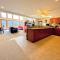 H5 Luxurious StoneHill Townhome with magnificent ski slopes view, hot tub!