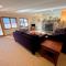 H5 Luxurious StoneHill Townhome with magnificent ski slopes view, hot tub!
