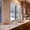R5 Completely renovated Bretton Woods condo AC unbeatable SKI-IN SKI-OUT location Fast wifi