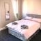 The Manchester Pad - 3BR Entire house with parking