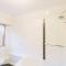 Factors House - A comfy cottage in countryside park with WIFI and access to bar and pool
