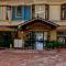 Muscatel Grand Silkroute - 300 Mts from MG Marg