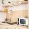 A Yellow Touch - Modern Studio in Isola Milano