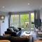 2 Bed Villa Sleeps 4 - Wifi Garden Sea Views