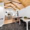 2 Bed 2 Bathroom Brand New Paradise 8 mins to CBD