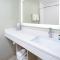 Holiday Inn Express & Suites Watsonville by IHG