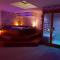 Suite room jacuzzi sauna privatif illimité Clisson Suite room jacuzzi sauna privatif illimité Clisson