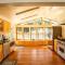 Luxury Riverside Estate - 3BR Home or 1BR Cottage or BOTH - Sleeps 14 - Swim, fish, relax, refresh - أندرسون