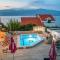 Nice house with pool-Splitska - Splitska
