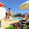 Nice house with pool-Splitska - Splitska
