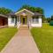 Historic Town Square Bungalow in heart of Brighton