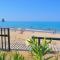 Beachfront holiday Houses Yannis on Agios Gordios beach