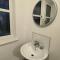 Carvetii - Edward House D - 2 Dbl bed 2nd floor flat - Dunfermline