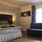 Sandy Pad's Apartments - Ріл
