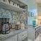 Bright Manistee Condo with Beach and Pool Access! - 马尼斯蒂