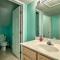 Bright Manistee Condo with Beach and Pool Access! - 马尼斯蒂