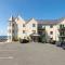 Beachcombers Apartments