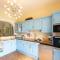 Seaside Retreat in North Bay - with parking