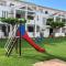Chalet adosado en urbanización con precioso jardín