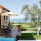 Dandy Villas Nea Roda - Melodic Waves - Private - Pool - Parking - Cellar