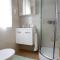 Apartments Vrbnik (879) - 瓦比尼科