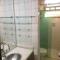 Casa da mata com piscina natural em condomínio