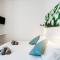 White Loft Como Central - The House Of Travelers