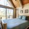 Bear View Chalet with hot tub and near Ober