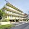 Shoal Court 5 Fabulous location with water views