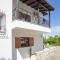 Τraditional fully detached villa on a luxurious hillock of Thessaloniki with its own garden also for family & wedding gatherings for 10 to 25 people only 15 minutes from airport - Салоніки