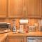 Boothbay Harbor Cabin with Spacious Deck and Yard! - 布斯贝港